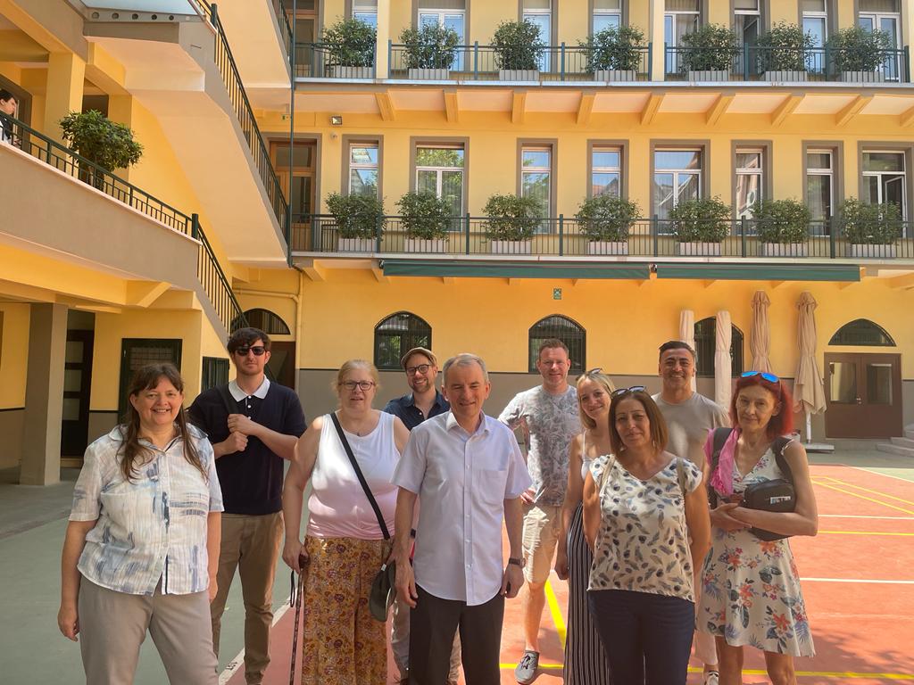 Kolleg:innen zu Besuch bei einem Erasmus+ Treffen