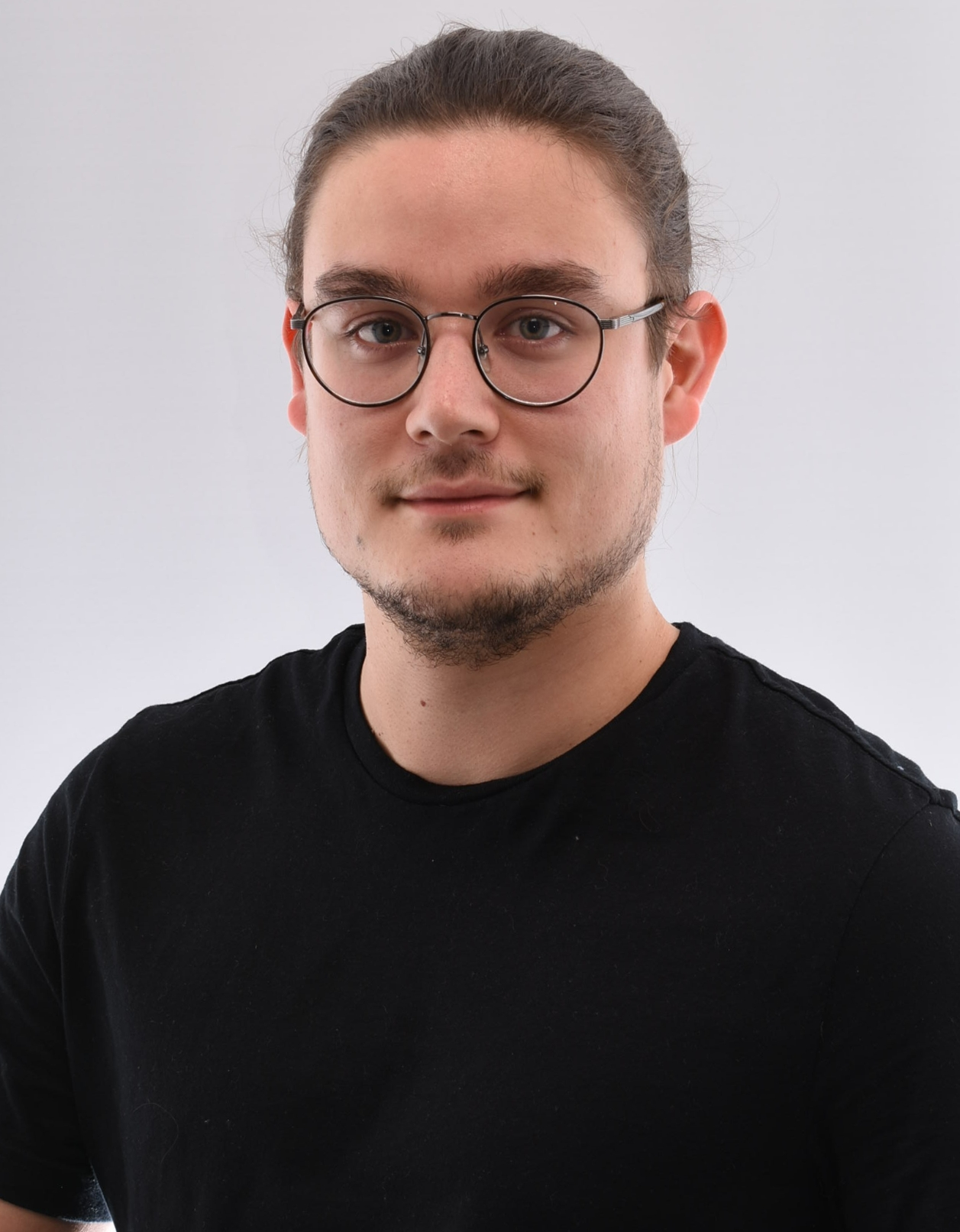 Porträt von Sébastien Tenta, Schulsozialarbeit